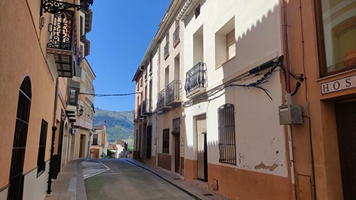 Casas en venta y pisos alquiler - 1