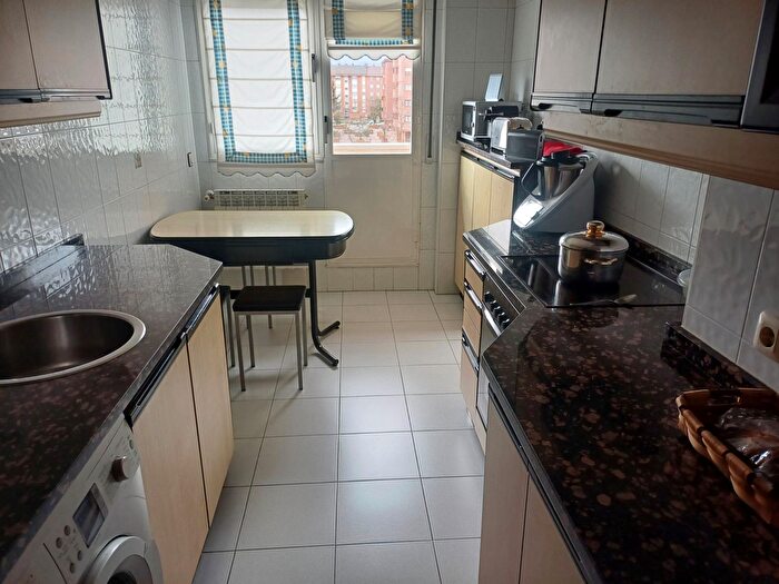 Casas en venta y pisos alquiler - 2