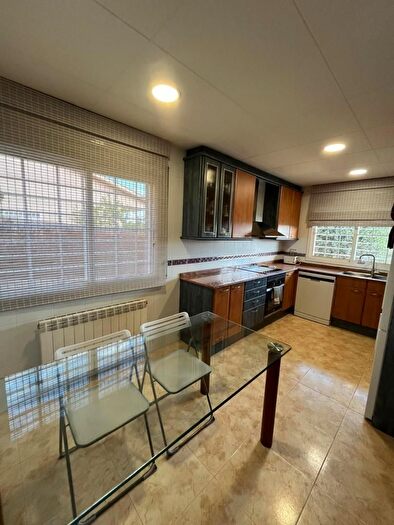 Casas en venta y pisos alquiler - 3