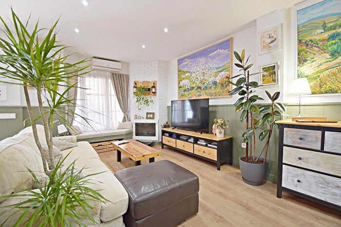 Casas en venta y pisos alquiler - 1