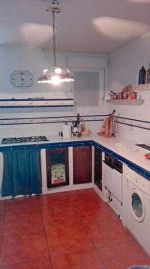 Casas en venta y pisos alquiler - 3