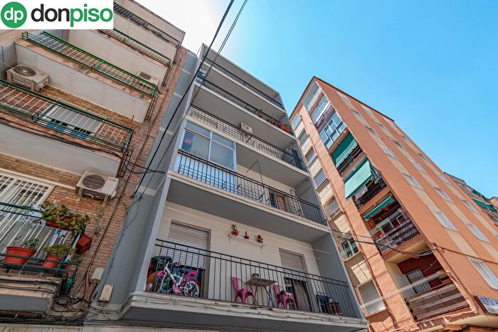 Casas en venta y pisos alquiler - 3