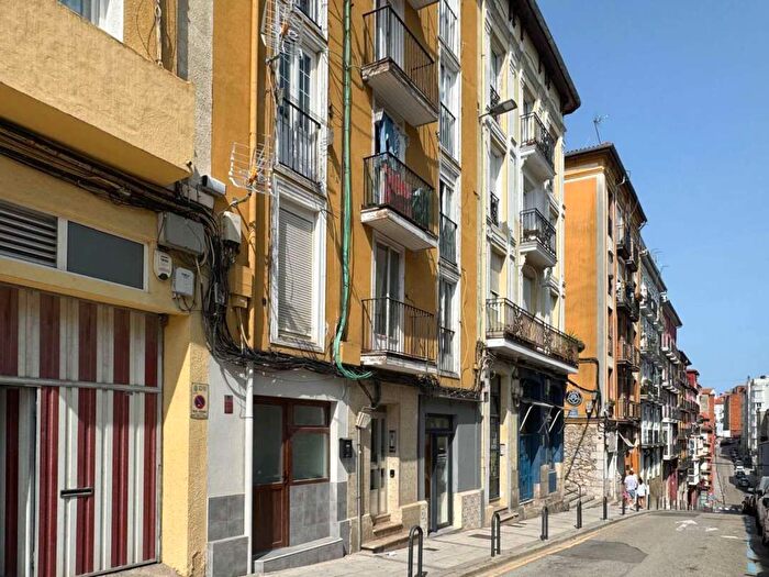 Casas en venta y pisos alquiler - 1