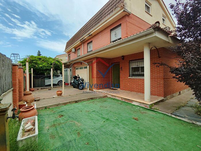 Casas en venta y pisos alquiler - 1