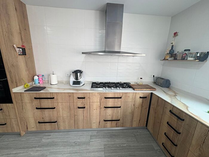 Casas en venta y pisos alquiler - 2