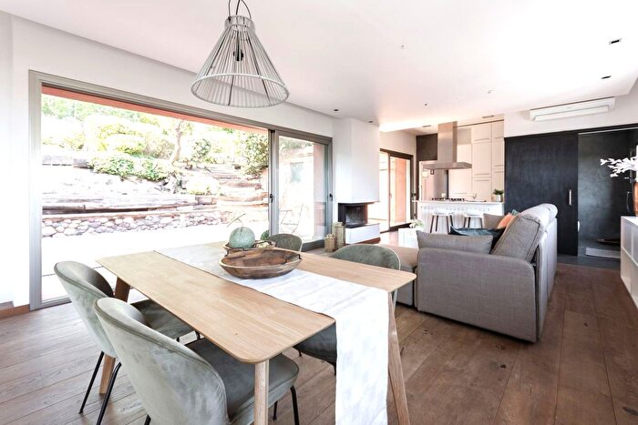 Casa en venta en Bellaterra, Cerdanyola del Vallès de 3 habitaciones
