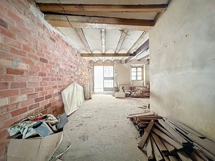 Casas en venta y pisos alquiler - 3