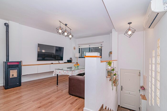 Casas en venta y pisos alquiler - 2