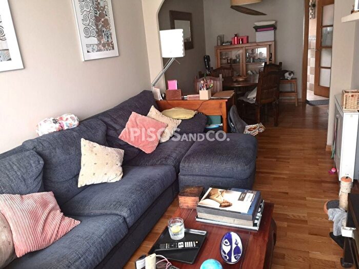 Casas en venta y pisos alquiler - 3