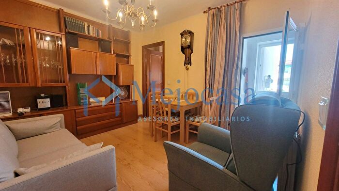 Casas en venta y pisos alquiler - 1