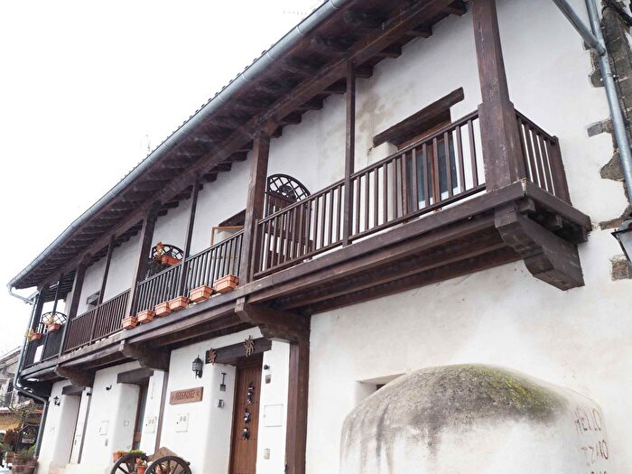 Casas en venta y pisos alquiler - 1