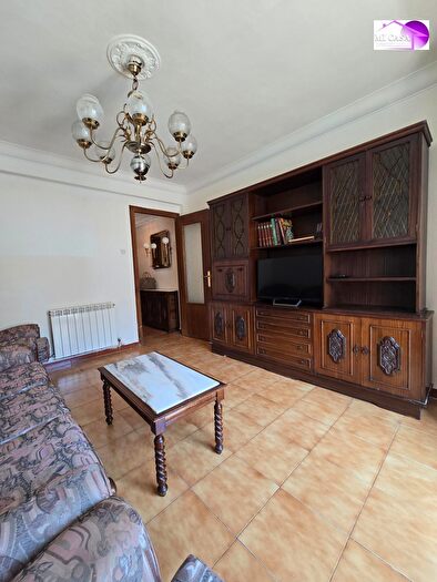 Casas en venta y pisos alquiler - 1