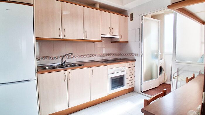 Casas en venta y pisos alquiler - 3
