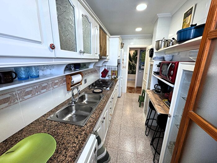 Casas en venta y pisos alquiler - 3