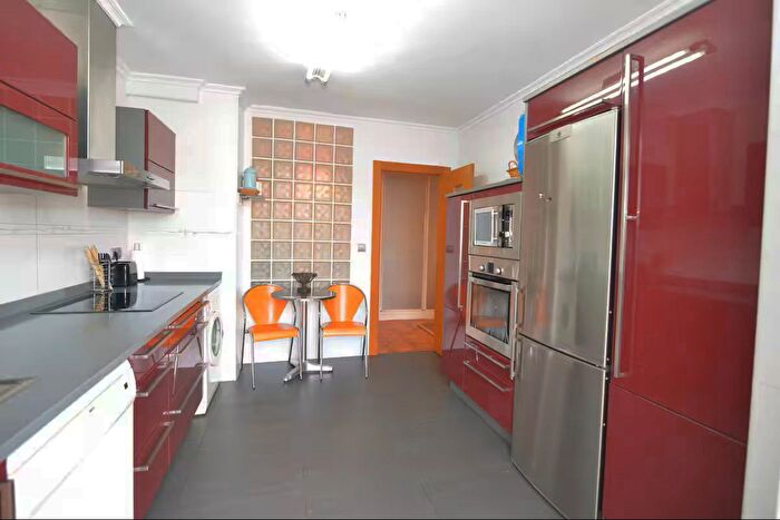Casas en venta y pisos alquiler - 2