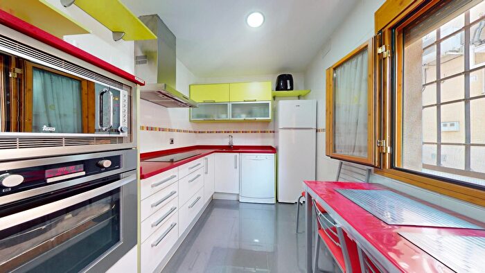 Casas en venta y pisos alquiler - 3