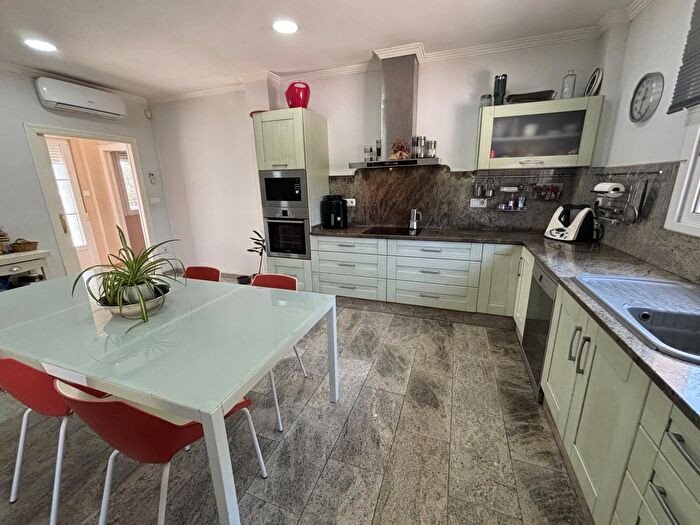 Casas en venta y pisos alquiler - 2