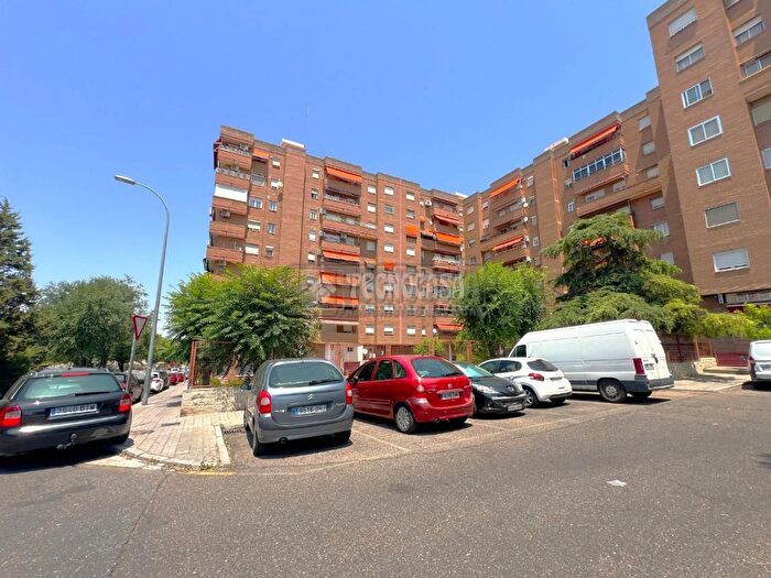 Casas en venta y pisos alquiler - 1