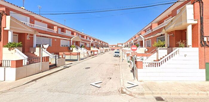 Casa en venta en Tomelloso, Ciudad Real de 4 habitaciones