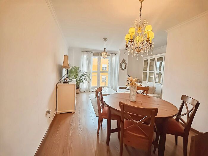 Casas en venta y pisos alquiler - 1