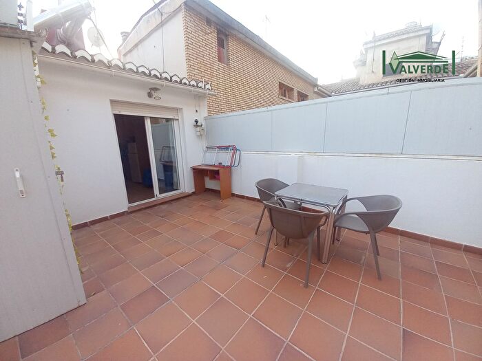 Casas en venta y pisos alquiler - 1