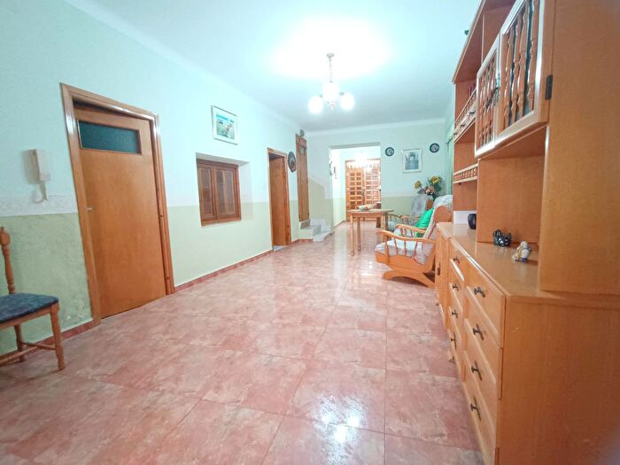 Casas en venta y pisos alquiler - 1