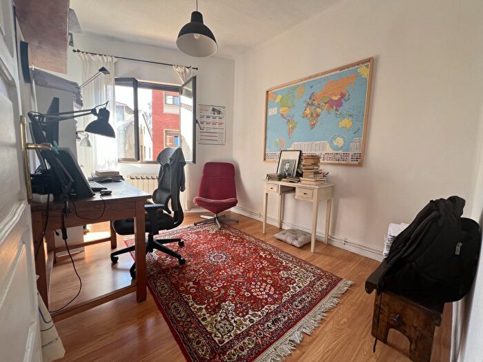 Casas en venta y pisos alquiler - 3