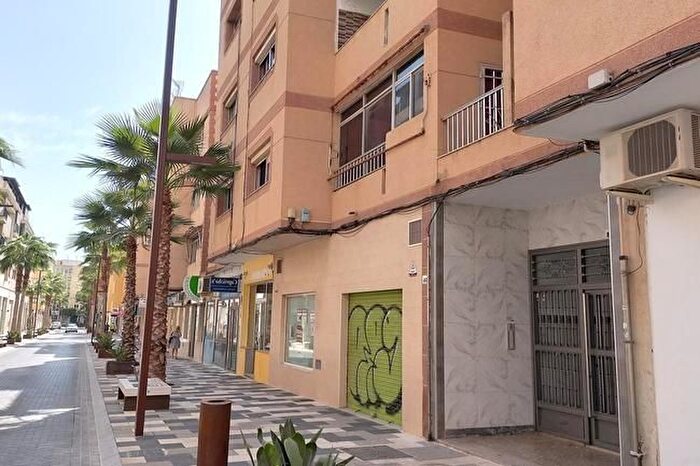 Casas en venta y pisos alquiler - 1