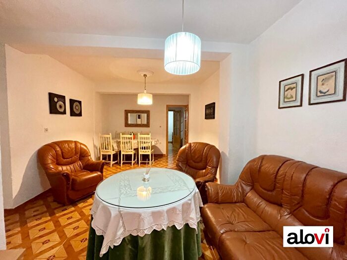 Casas en venta y pisos alquiler - 3