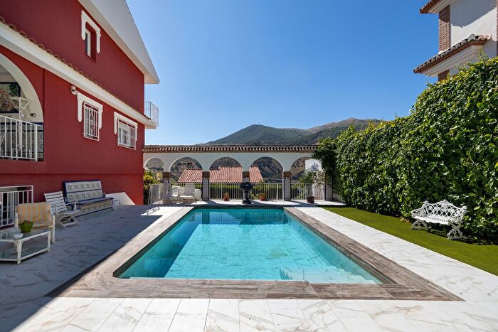 Casa en venta en Pinos Genil, Granada de 4 habitaciones
