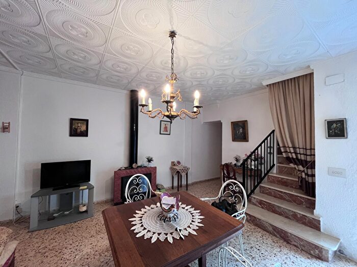 Casas en venta y pisos alquiler - 3