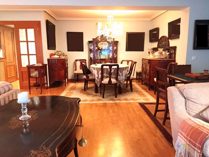 Piso en venta en Centro Casco Histórico, Parque San Francisco Uría de 4 habitaciones