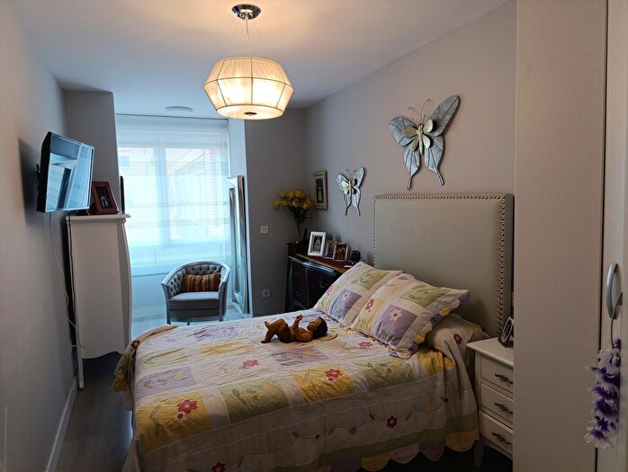 Casas en venta y pisos alquiler - 3