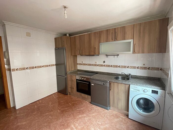 Casas en venta y pisos alquiler - 2
