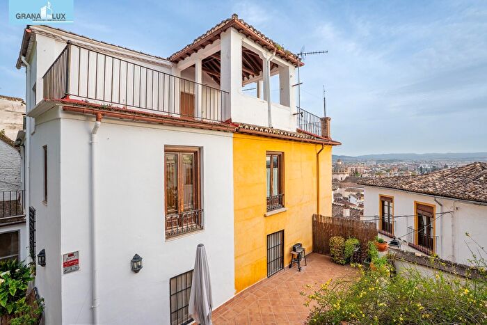Casas en venta y pisos alquiler - 3