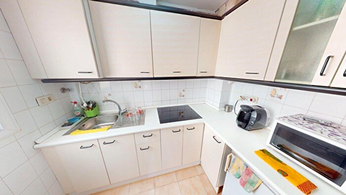 Casas en venta y pisos alquiler - 3