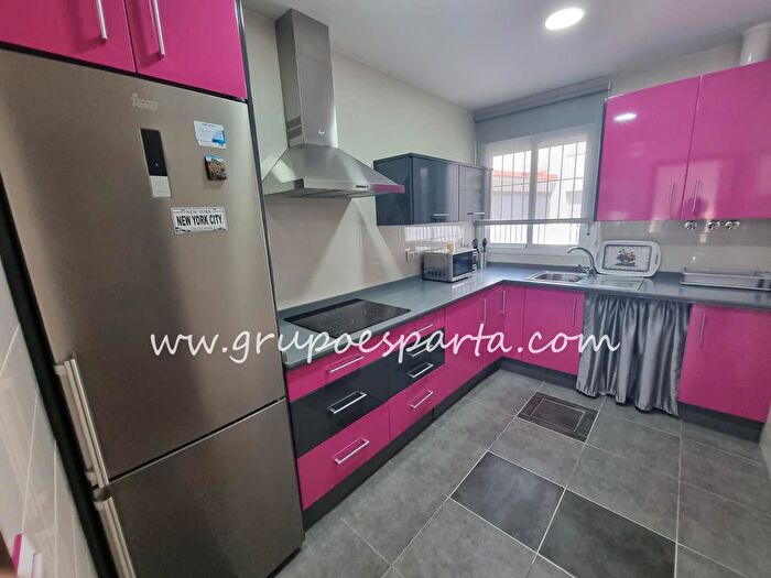 Piso en venta en Sanlúcar la Mayor, Sevilla de 2 habitaciones
