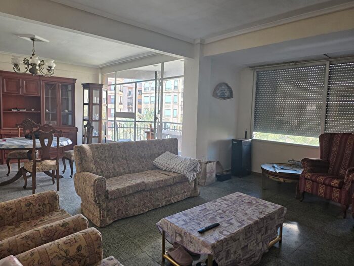 Casas en venta y pisos alquiler - 3