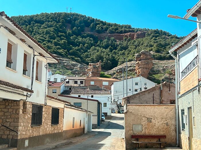 Casas en venta y pisos alquiler - 1