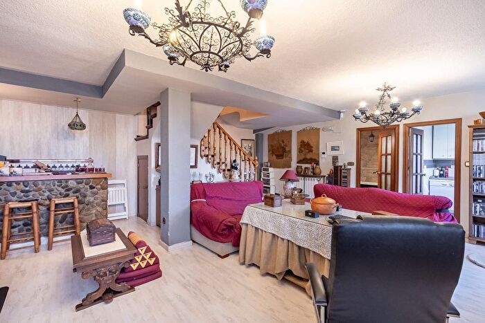 Casas en venta y pisos alquiler - 2