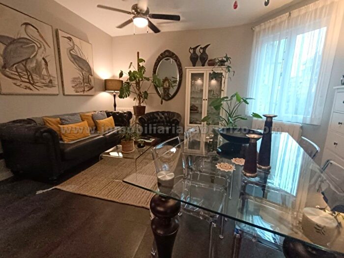 Casas en venta y pisos alquiler - 2