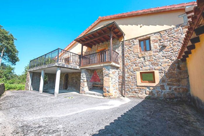 Casa en venta en Ruesga, Cantabria de 3 habitaciones