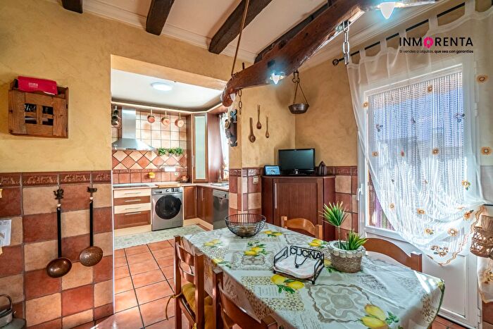 Casas en venta y pisos alquiler - 3