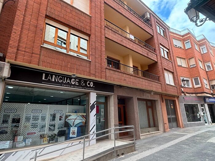 Casas en venta y pisos alquiler - 1