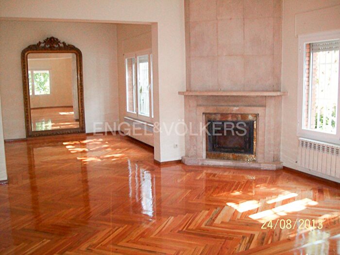 Casas en venta y pisos alquiler - 1