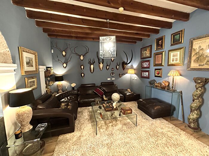 Casas en venta y pisos alquiler - 3