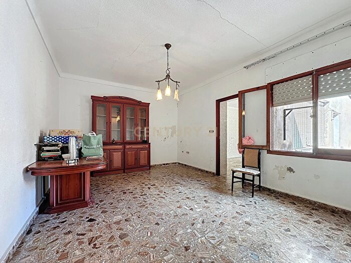 Casas en venta y pisos alquiler - 3