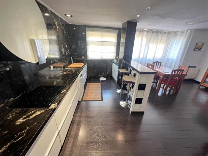 Casas en venta y pisos alquiler - 3