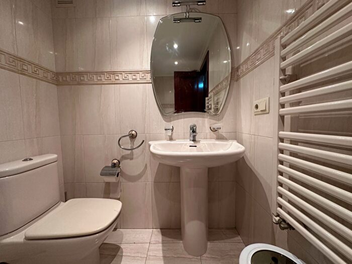 Casas en venta y pisos alquiler - 3
