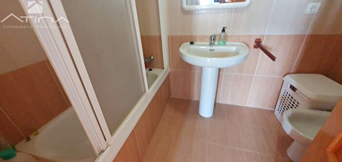 Casas en venta y pisos alquiler - 3